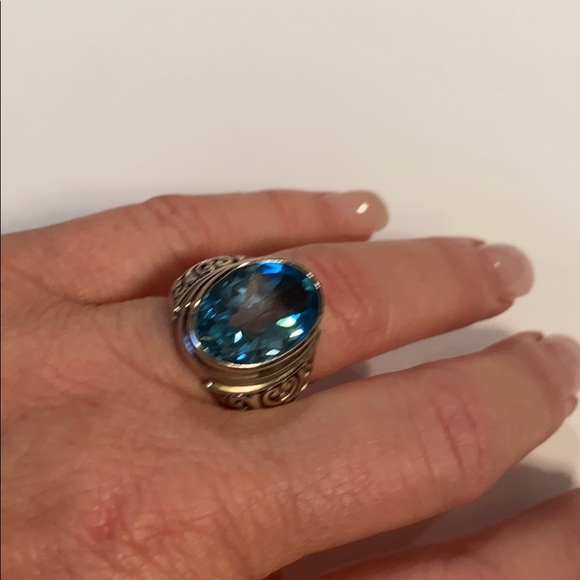 Sterling Silver Blue Topaz Ring 8.5 - Picture 5 of 7